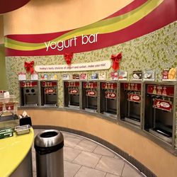 Menchie's Frozen Yogurt - All machines were working!!!