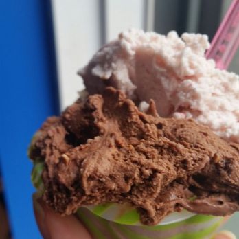 00 Gelato - Medium sized gelato - Ice Cream & Frozen Yogurt Near Me - Toronto, Ontario