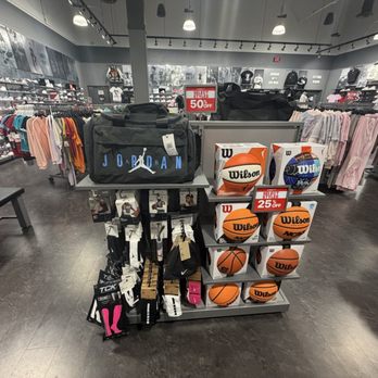 hibbett sports nike bags