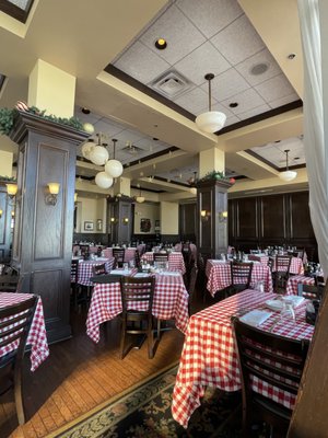 Maggiano's Little Italy by null