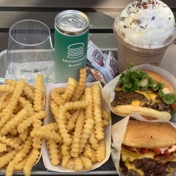 Shake Shack 6201 Hollywood - Hollywood & Gower - Burgers Near Me - Los Angeles, California