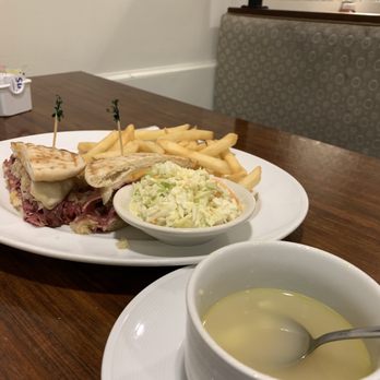 The Kenilworth Diner Restaurant - Matzo ball soup and Rueben - Diners Near Me - Kenilworth, New Jersey