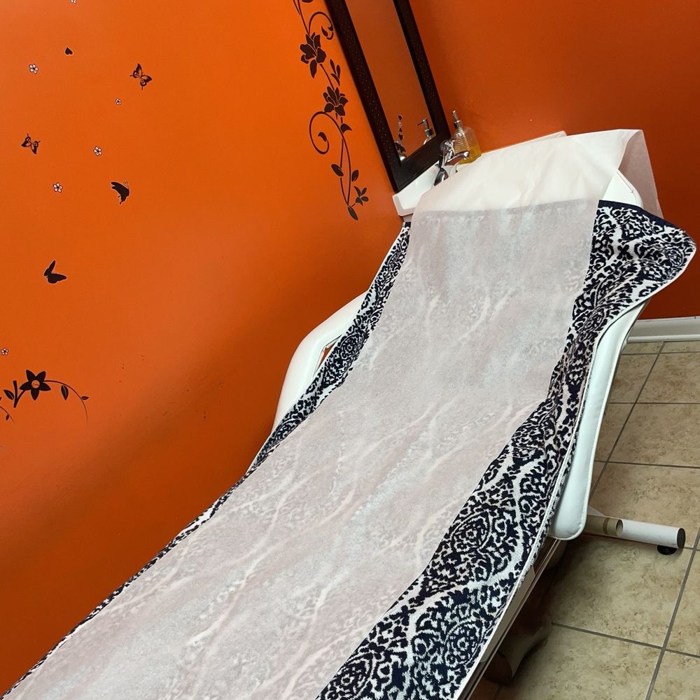 Mani Eyebrow Threading & Waxing - Waxing table - Eyebrow Services Near Me - Chicago Heights, Illinois