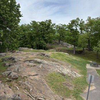 Mt Holyoke Summit House - Rocky glades but nice for sunbathing or picnics - Hiking Near Me - South Hadley, Massachusetts Mt Holyoke Summit House - Rocky glades but nice for sunbathing or picnics - Hiking Near Me - South Hadley, Massachusetts