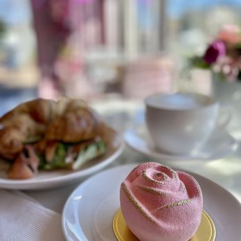 Chant’el Cafe - a pastry on a plate - Cafes Near Me - Folsom, California
