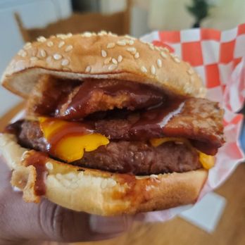 Veggietize Me - a hand holding a hamburger - Pop-Up Restaurants Near Me - Panorama City, California Veggietize Me - a hand holding a hamburger - Pop-Up Restaurants Near Me - Panorama City, California