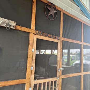 Outlaws BBQ - BBQ pit! - Barbeque Near Me - Giddings, Texas