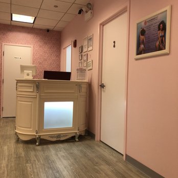 Sugaring NYC - Chicago - Reception podium - Sugaring Near Me - Chicago, Illinois
