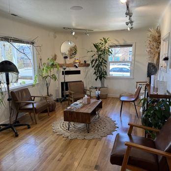 Midtown Curls - Front room! - Hair Salons Near Me - Reno, Nevada Midtown Curls - Front room! - Hair Salons Near Me - Reno, Nevada