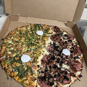 Curry Pizza House - 1/2 & 1/2 XL Pizza - Chicken Curry & Sizzling Bacon - Pizza Near Me - San Ramon, California Curry Pizza House - 1/2 & 1/2 XL Pizza - Chicken Curry & Sizzling Bacon - Pizza Near Me - San Ramon, California