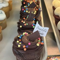 Tres Belle Cakes - Chocolate Bomb Jumbo Cupcake