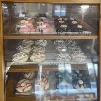 HaleLife Bakery - Case three of three - Vegan Near Me - Tampa, Florida