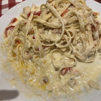 Frugatti's - Garlic Chicken Fettuccine - Italian Near Me - Bakersfield, California Frugatti's - Garlic Chicken Fettuccine - Italian Near Me - Bakersfield, California