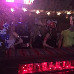 Wild Horses Saloon - Future type of bartenders! ROBOTS