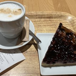 Poulaillon - Blueberry pie (tarte aux myrtilles) & cappuccino