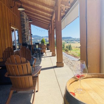 Domaine Divio - Side patio - Wine Tasting Room Near Me - Newberg, Oregon