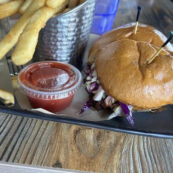Mare Island Brewing - Ferry Taproom - Pulled  Pork sandwich - Breweries Near Me - Vallejo, California