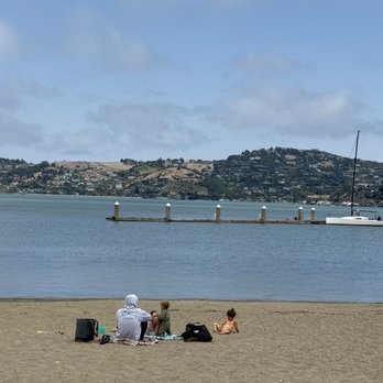 Le Garage - Little beach a few yards from Le Garage - French Near Me - Sausalito, California Le Garage - Little beach a few yards from Le Garage - French Near Me - Sausalito, California