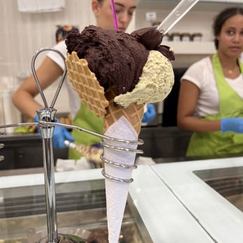 Oui, Jelato - Two scoops for €5 BEST gelato hands down - Ice Cream & Frozen Yogurt Near Me - Nice, 06