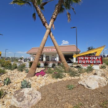 In-N-Out Burger - Outside - Fast Food Near Me - Ontario, California In-N-Out Burger - Outside - Fast Food Near Me - Ontario, California