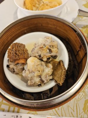 Golden Paramount Seafood Restaurant by null