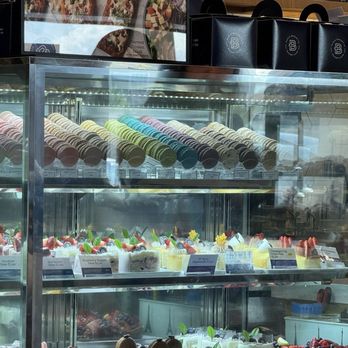 Paris Baguette - Pastry case - Coffee & Tea Near Me - Irvine, California