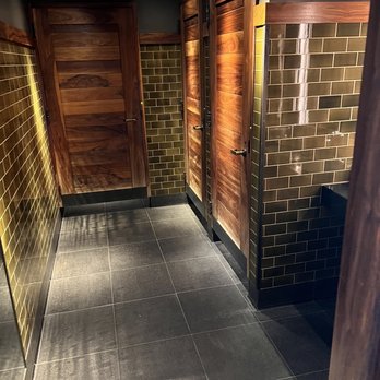 R+D Kitchen - Bathroom - New American Near Me - Yountville, California R+D Kitchen - Bathroom - New American Near Me - Yountville, California
