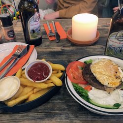 Café Bar Celona - Bunless Burger