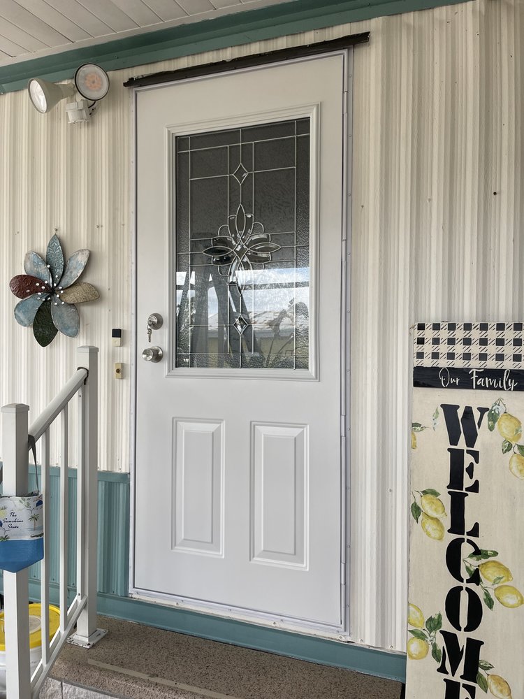 Slide of Joe’s Aluminum, Screen & Vinyl Repair