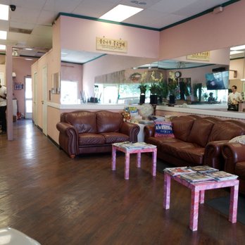 J Cut Barber - Cozy waiting area - Barbers Near Me - Northridge, California J Cut Barber - Cozy waiting area - Barbers Near Me - Northridge, California
