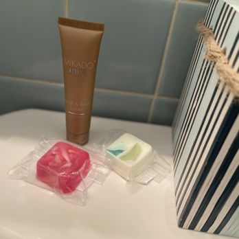 South Beach Place - Cool complementary soaps & lotion. Shampoo & Conditioner provided as well - Hotels Near Me - Vero Beach, Florida South Beach Place - Cool complementary soaps & lotion. Shampoo & Conditioner provided as well - Hotels Near Me - Vero Beach, Florida