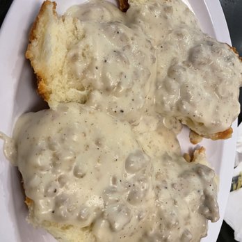 Oscar's Classic Diner - gravy and biscuits on a plate - Diners Near Me - Jefferson City, Missouri