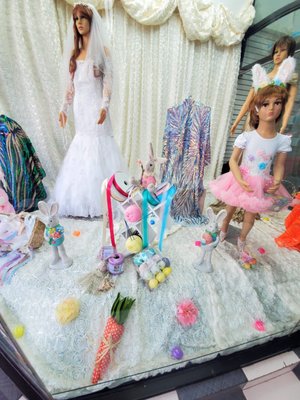 La Casa de las Viejas (Fabric and Lenceria) by null