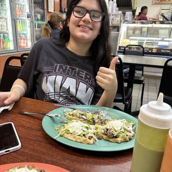 Mercado Azteca & Deli - Orden de 3 Sopes con bistec - Mexican Near Me - Peekskill, New York