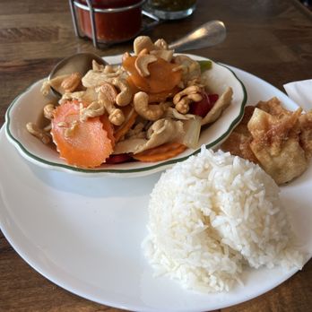 Classic Thai Restaurant - Thai Near Me - Los Angeles, California