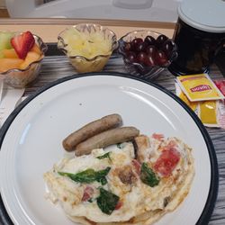Promedica Flower Hospital - Egg white omelet with sausage and fruit