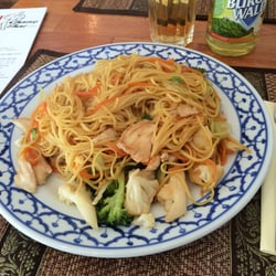 Chang Thai Imbiss - Nr. 14 GUI TIEW PHAD Geflügelfleisch, mit gebratenen Thai-Nudeln, Eier und Gemüse