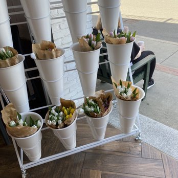 Ducali Pizzeria & Bar - Fresh flowers! - Pizza Near Me - Boston, Massachusetts