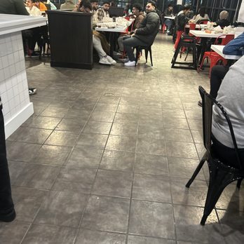bb.q Chicken - Came for iftaar which is an expected rush hour and they only have two people working - Chicken Shop Near Me - Vienna, Virginia bb.q Chicken - Came for iftaar which is an expected rush hour and they only have two people working - Chicken Shop Near Me - Vienna, Virginia