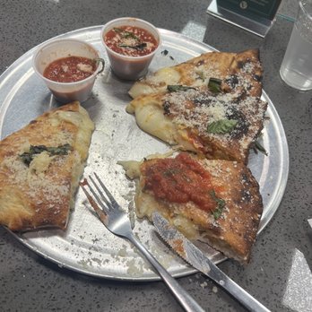 V Pizza - Calzone superstar - Pizza Near Me - Orlando, Florida V Pizza - Calzone superstar - Pizza Near Me - Orlando, Florida