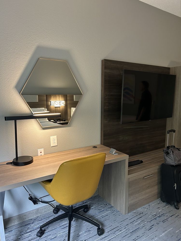 Holiday Inn Express & Suites Raleigh SW NC State