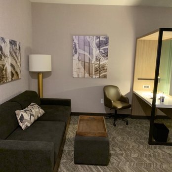 SpringHill Suites by Marriott Springfield North - Office area with couch and trundle. - Hotels Near Me - Springfield, Missouri