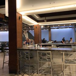 Moani Waikiki - The bar