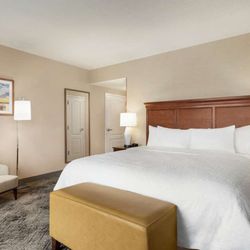 Hampton Inn & Suites Exeter - Guest room