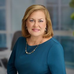 3 Chicks That Click Photography - Lore Gordon, Registered Financial Advisor