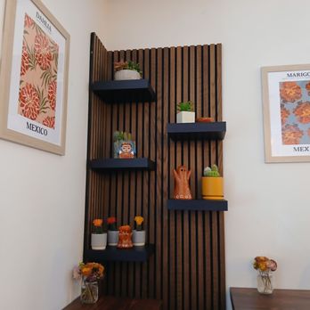 Dahlia Coffee - Cozy corner - Coffee & Tea Near Me - Cleveland, Ohio