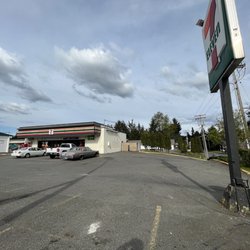 7-Eleven - Outside