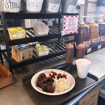 Captains BBQ - Condiment area - Barbeque Near Me - Palm Coast, Florida