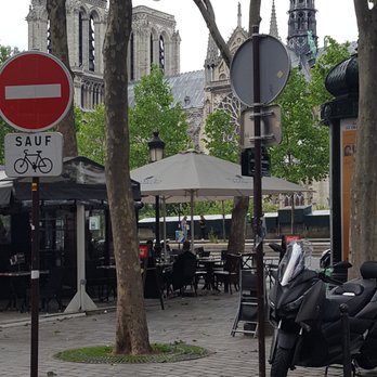 L'Atelier Maître Albert - view of Notre Dame from the steps of Atelier Maitre Albert - French Near Me - Paris, 75