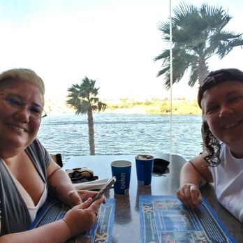BBQ On The River - Getting ready to eat - Barbeque Near Me - Laughlin, Nevada